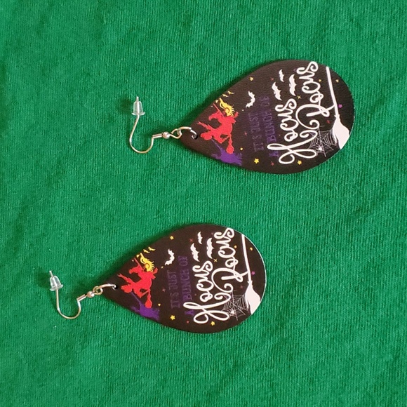 🎉Host Pick🎉 Double-Sided "It's Just A Bunch Of Hocus Pocus" Pierced Earrings - Picture 2 of 3